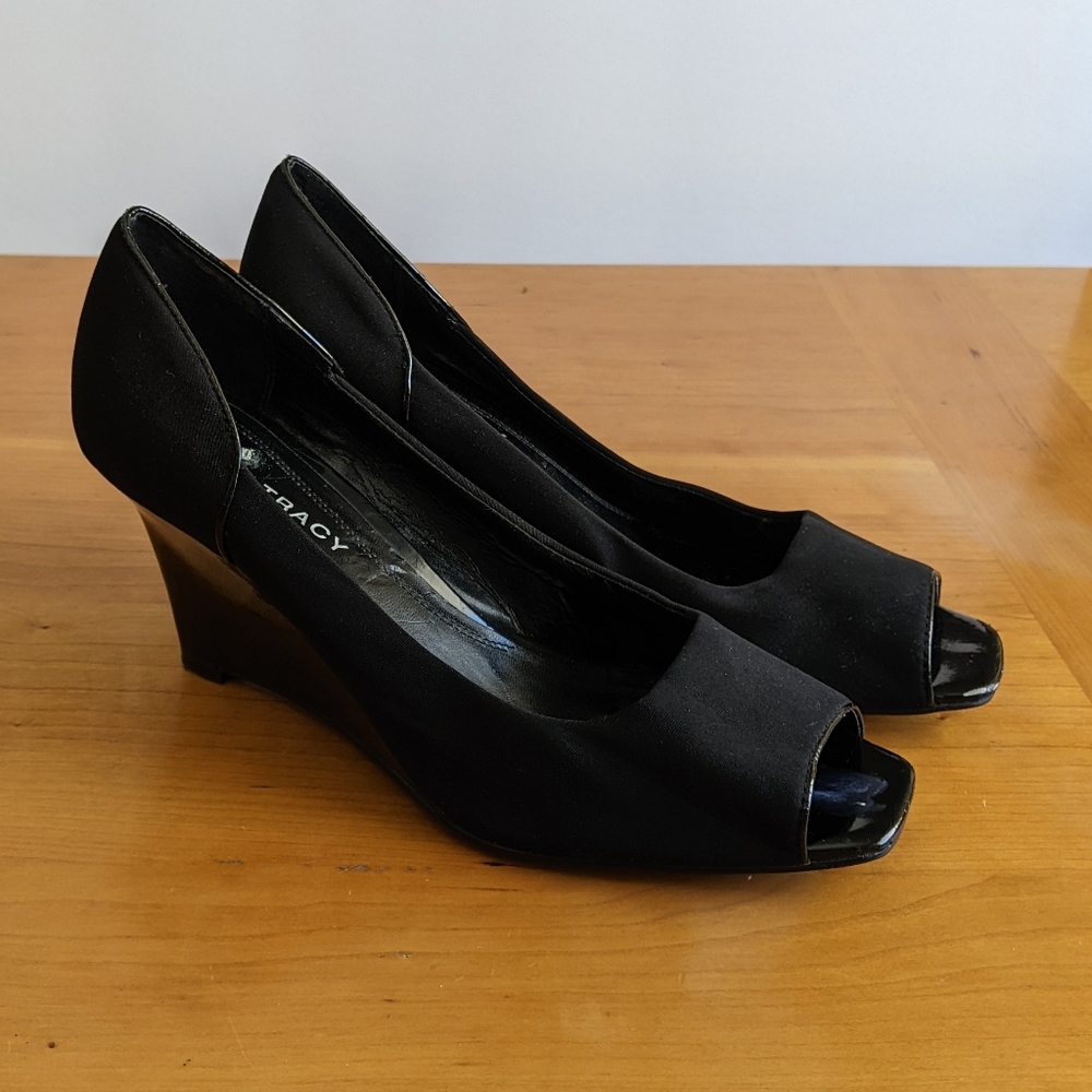 Ellen Tracy Black Peep Toe Wedge Heel, sz 8 - Picture 6 of 8